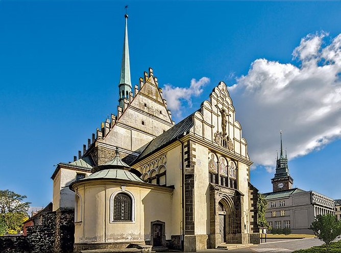 Rodová hrobka Pernštejnů v Pardubicích