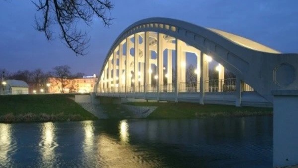 Lázeňský most přes řeku Olši jako křižovatka cyklotras